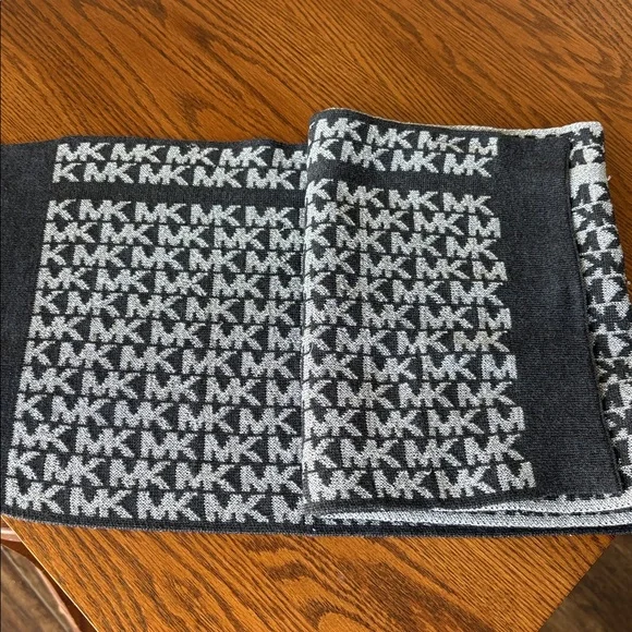 Michael Kors Monogram Black and silver Scarf - Picture 7 of 8